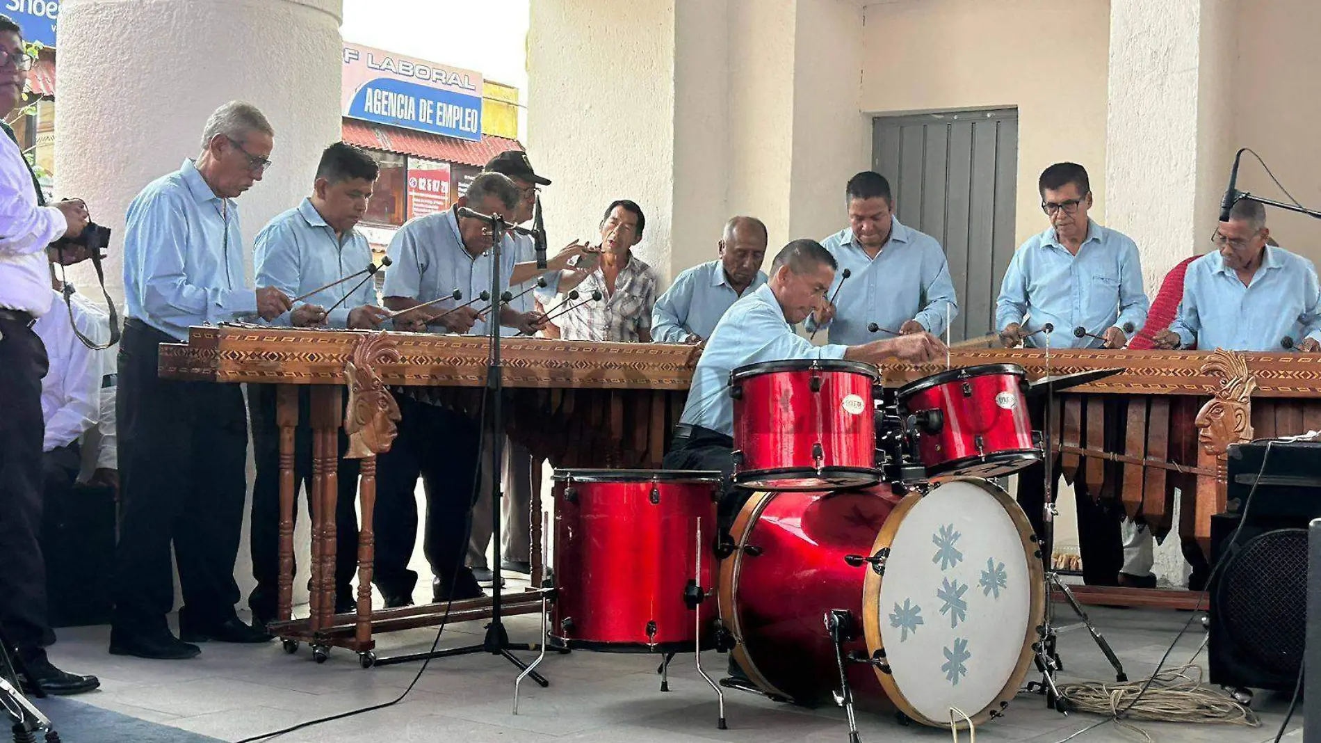 Marimberos en el parque de Tapachula